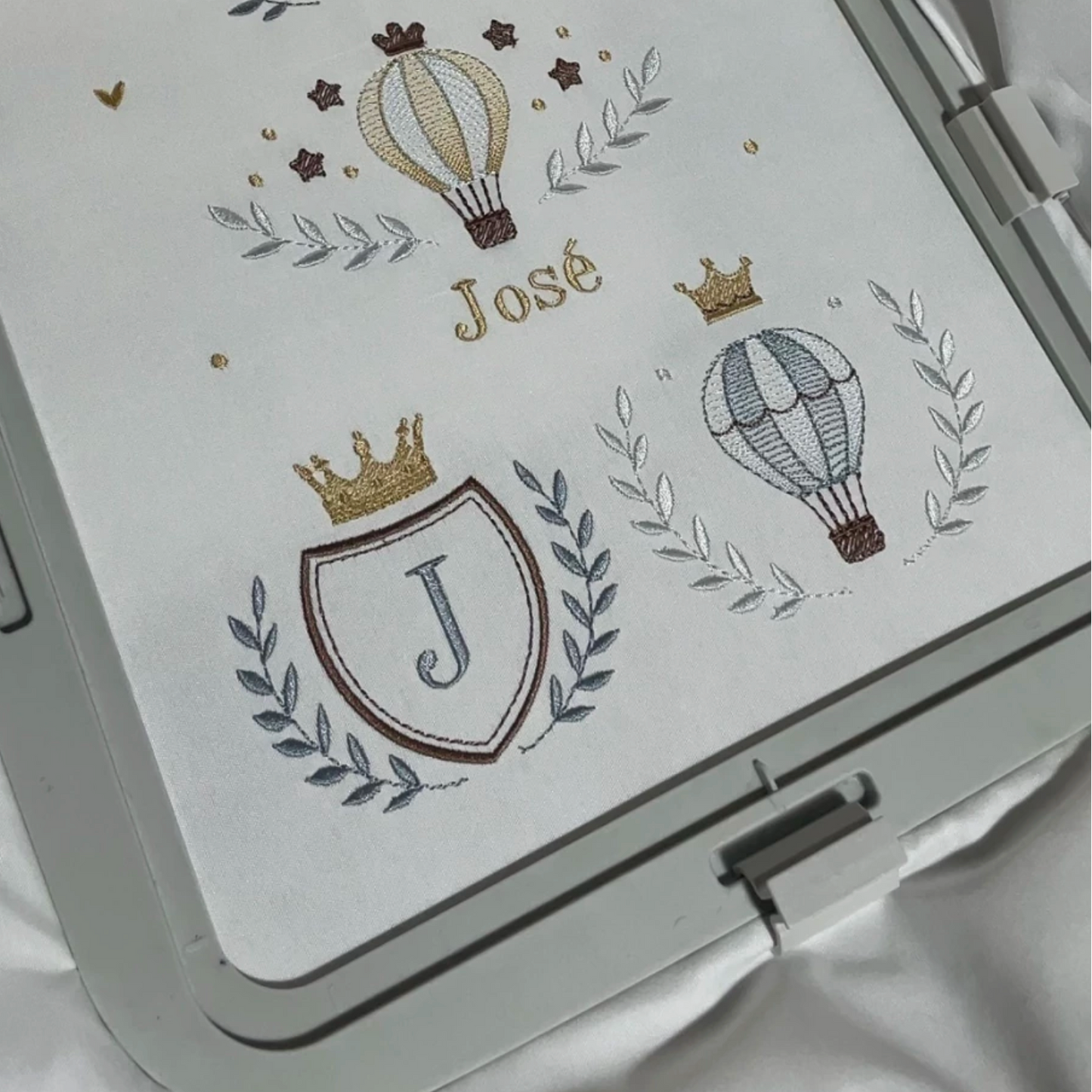 7 Motifs de broderie machine : Royal Garçon